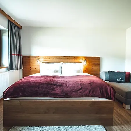Farmhotel & Grosslehen 4*