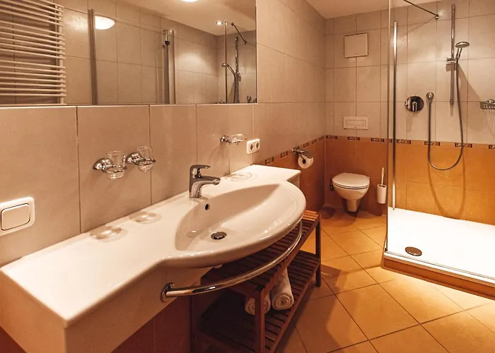 Farmhotel & Grosslehen فندق فيبربرن