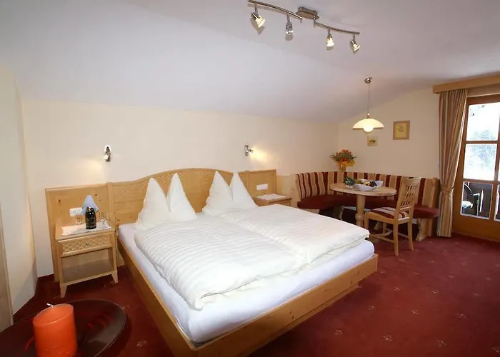 Farmhotel & Grosslehen فندق فيبربرن