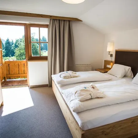 Farmhotel & Grosslehen فندق 4*